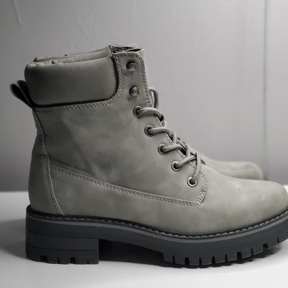 Gray, Cristen, combat boots - Picture 2 of 7